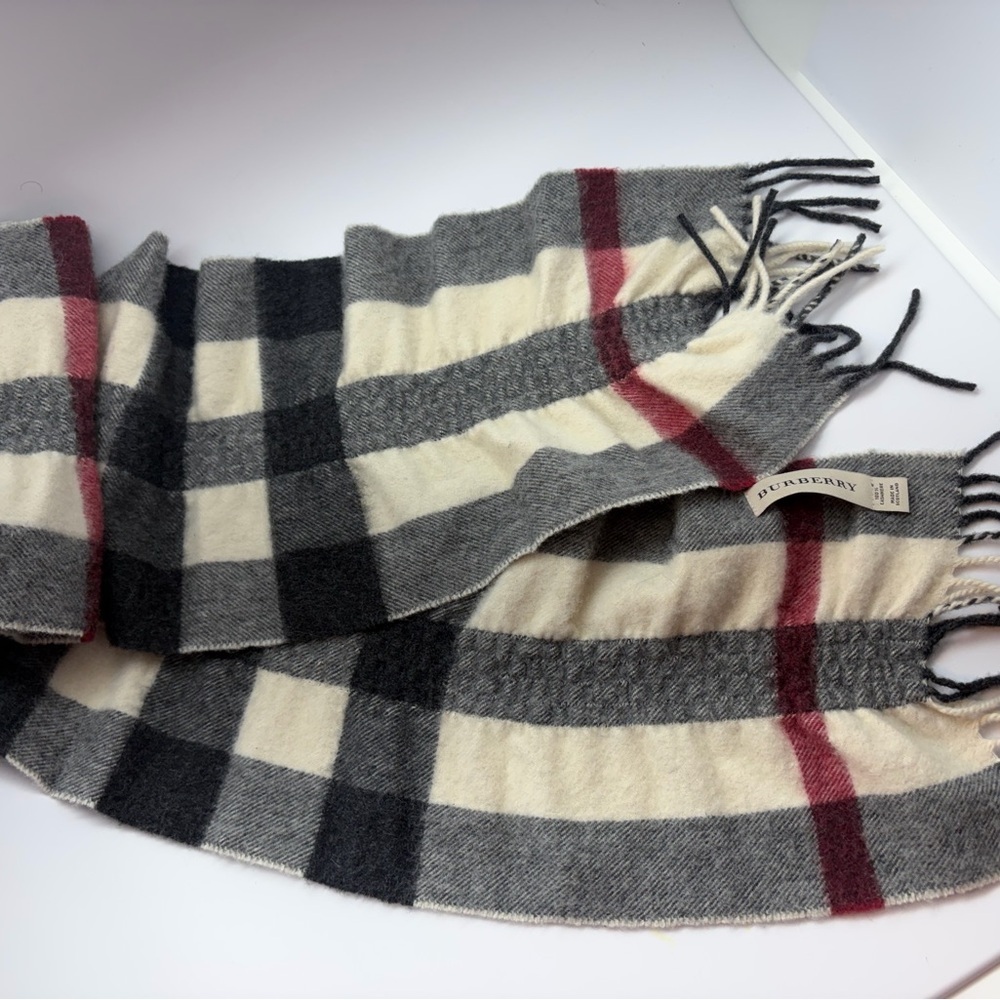 Burberry Short Synched Red, Cream, and Grey Scarf. - Picture 3 of 4